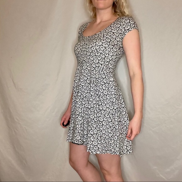 Black and white floral dress - Picture 2 of 4